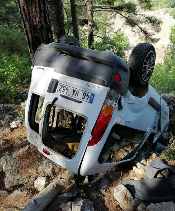 Adana’da korkunç kaza! Uçuruma yuvarlandılar